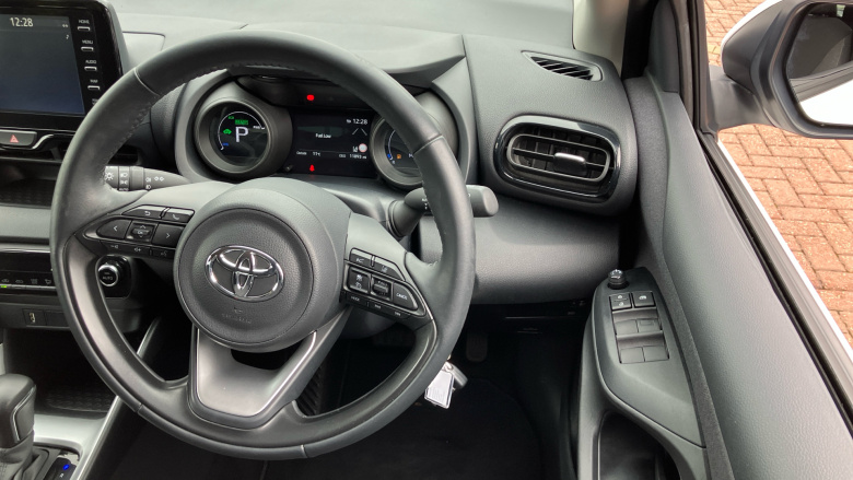 Toyota Yaris 1.5 Hybrid Design 5dr CVT Hybrid Hatchback